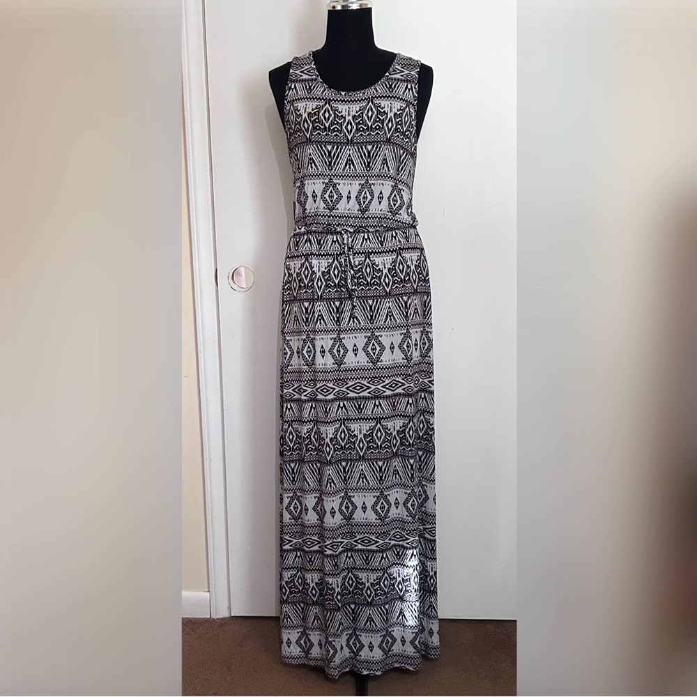 Papermoon Aztec Print Sleeveless Maxi Dress Black & White Size Med